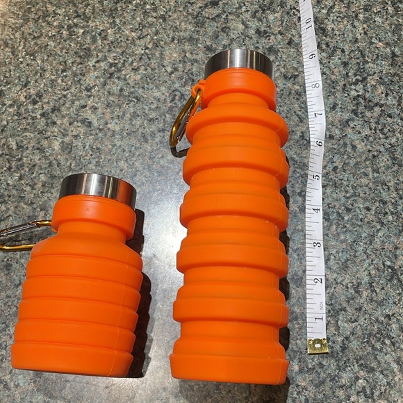 Adjustable silicone canteens Set of 2 with carabiners orange with silver tops - Picture 3 of 7